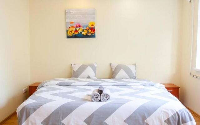 Bright studio with FREE PARKING and SELF CHECK-IN