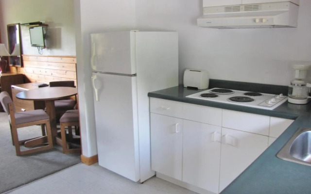 Quiet Bay Inn & Café