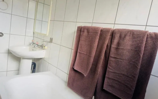 Room-busa House Self Catering Guest Hous