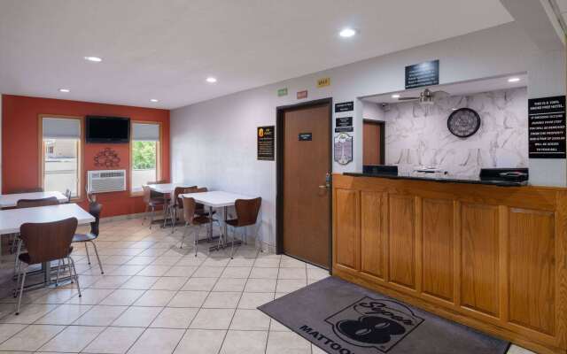 Super 8 by Wyndham Mattoon