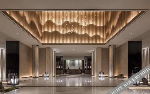 New Beacon Yunman Internation Hotel (Yingshan Tourist Center Chaxiang Small Town)