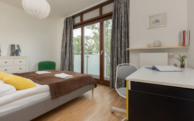 Sielecka Apartment Warsaw by Renters