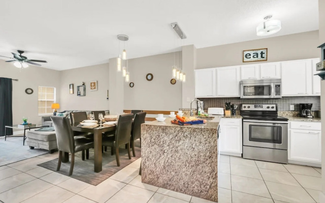 Family Oasis, Cozy Retreat With Bunk Room