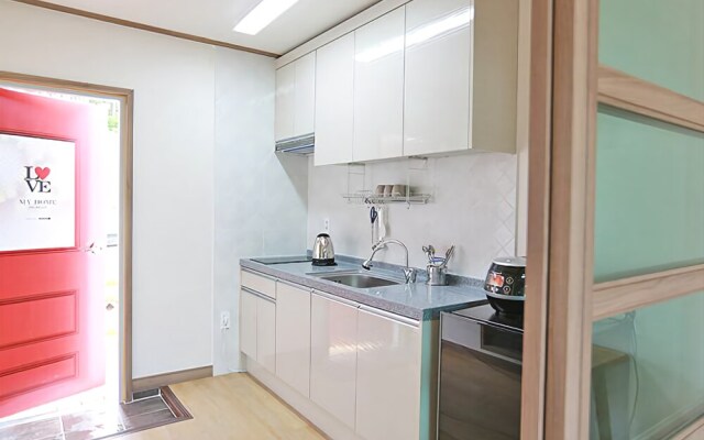 Sokcho Dal Beach Pension