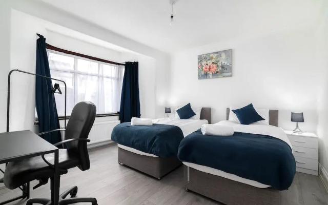 Spacious 4-bedroom Family Home Near Wembley