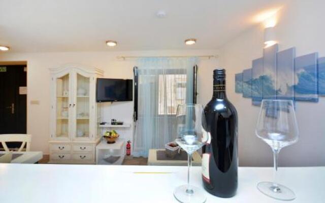 Apartments & Rooms As