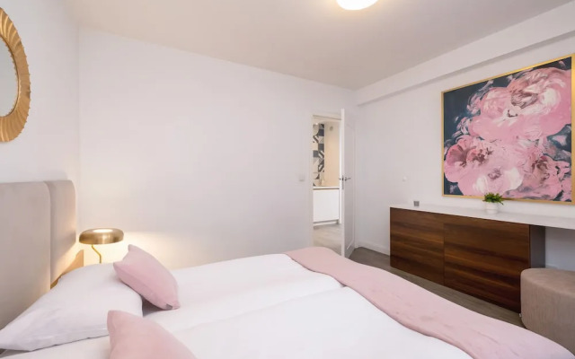 Elegant Apartment in Cracow by Renters