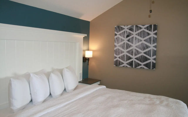 Waterside Suites & Marina