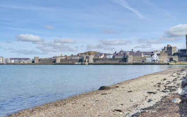 Cozy Holiday Home in Llanfaglan Near Sea