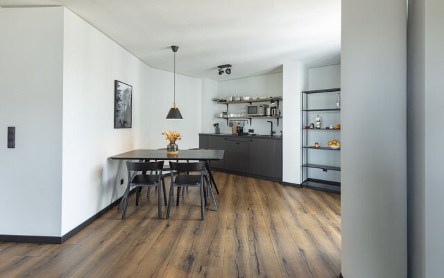 BlackF House