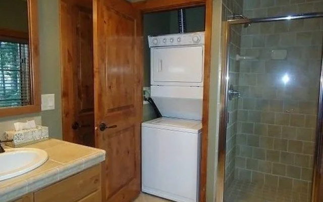 Golden Bench Townhome 7 - One Bedroom Townhome