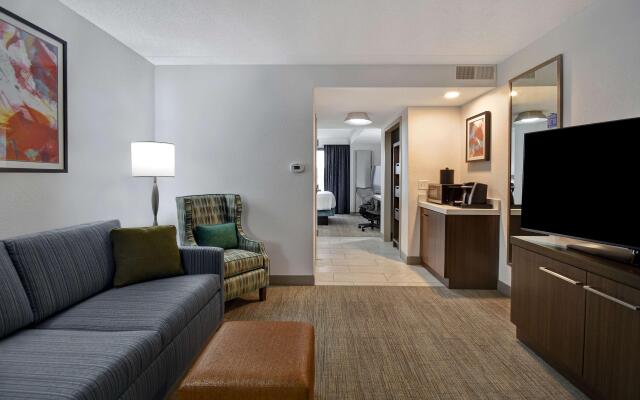 Hilton Garden Inn Detroit Metro Airport