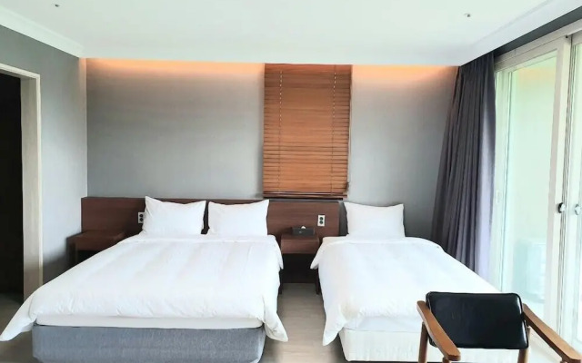 Baekhak Jayuro Resort