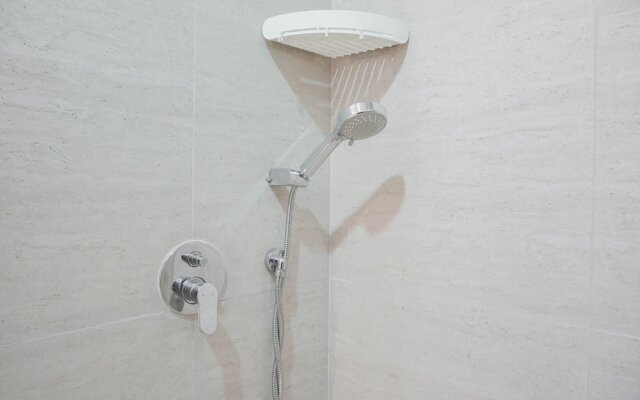 Fully Furnished Penthouse Studio At Gold Coast Pik Apartment