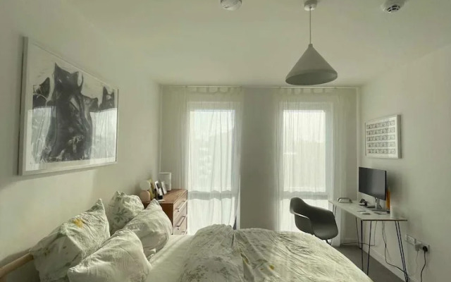 Bright 1BD Flat W/balcony - Heart of Brixton!