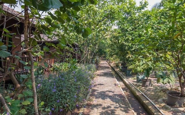 RedDoorz Resort @ Taman Wisata Mangrove
