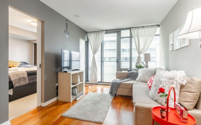 Stylish Suite in Downtown Toronto