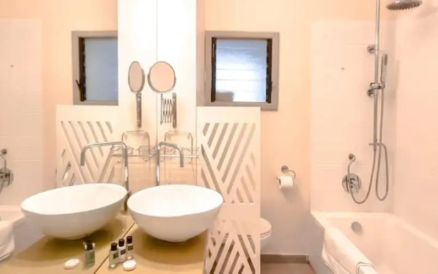 Rupin Nacre in Tel Aviv-yafo