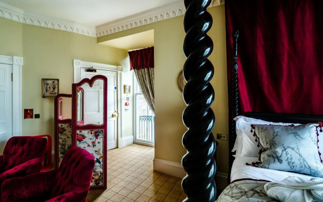 Crossbasket Castle Hotel & Restaurant