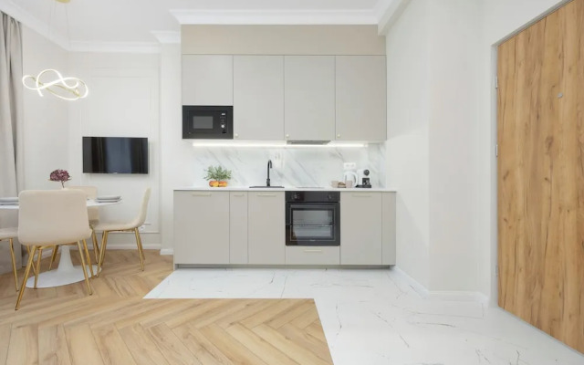 Grójecka Apartment by Renters