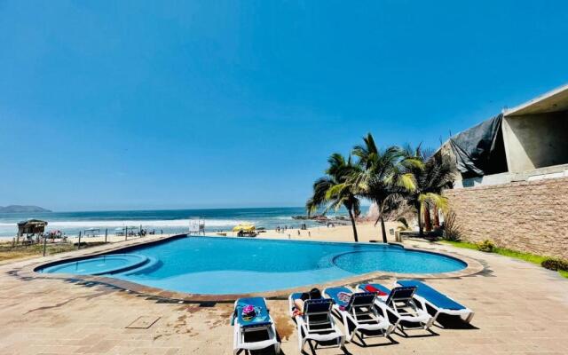 Casa turquesa pie de playa Mazatlan (Brujas)