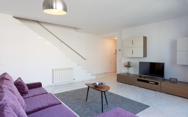 Unique Rentals - Stylish Seafront Duplex
