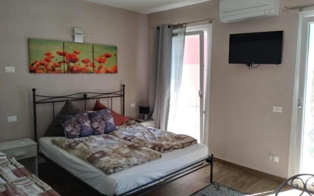 Residence Tasso Canossa - appartamento con piscina