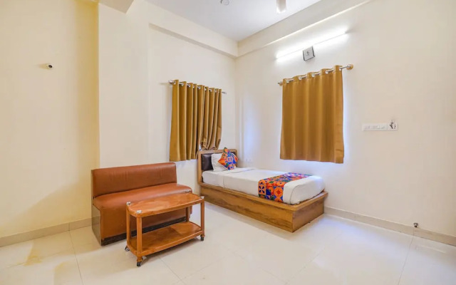 Fabhotel Grand Vista Inn