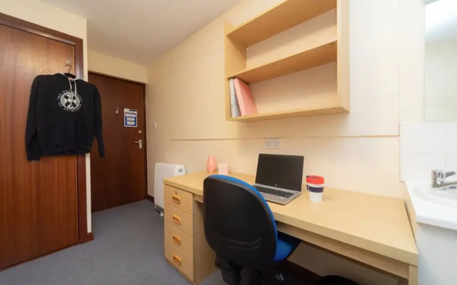 JOIVY Inviting flat near Edinburgh Castle - Adults Only