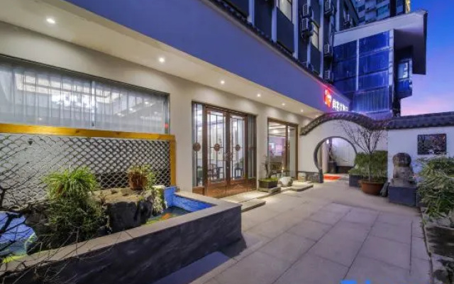 Thankyou Hotel (Zhengzhou Erqi Square West Street Subway Station Branch)