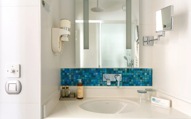 Serotel Suites