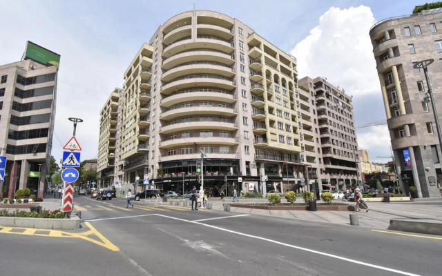 Northern Avenue 2 bedroom Luxury apartment HH777