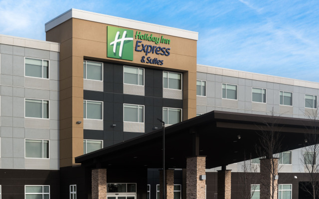 Holiday Inn Express & Suites West Edmonton - Mall Area, an IHG Hotel