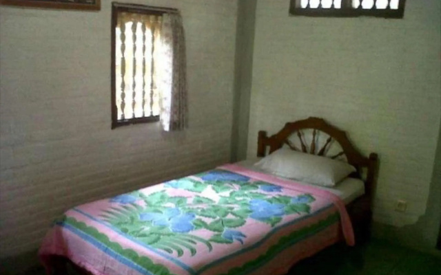 Padang Lovina Sea Side Cottage – Guest Rooms – Singaraja