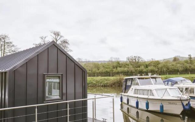 Water Cabin - 10 Mins from Bath (New listing)