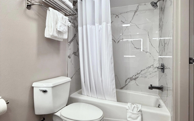 Days Inn by Wyndham Los Angeles LAX/Redondo/Manhattan Beach