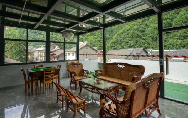 The Peace Inn – Restaurant – Shennongjia