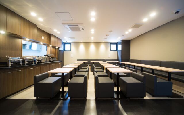 Shinsaibashi Higashi Crystal Hotel