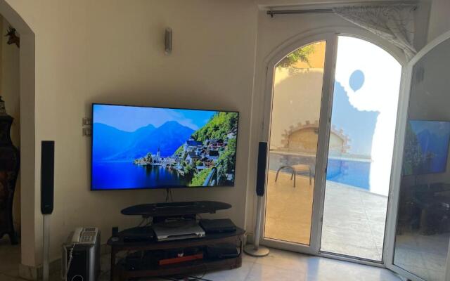 4 bedroom villa with garden and private pool