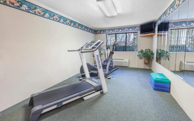 Baymont Inn & Suites Midland