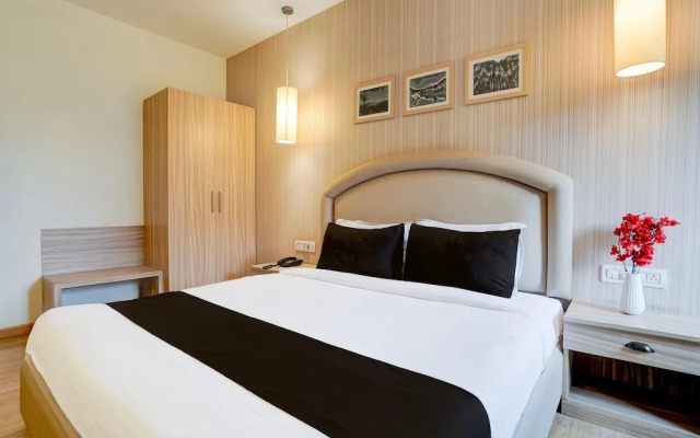 Elegant Stays With Rooftop Restro and Hill View