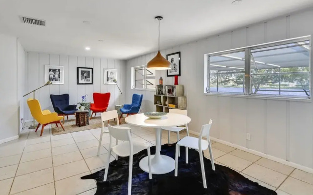 Watersedge - Private & Sanitized, Self Check-in. Perfect for Social Distancing & Working From Home. Private Pool, Pet Friendly. Super-host Support