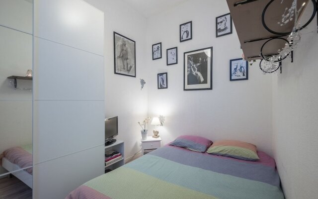 Charming Apartment On The Pedestrian Street Of The