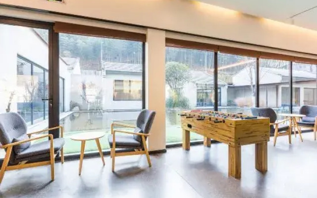 Amber Cloudia Villa Resort