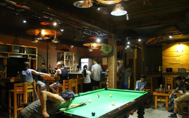Buffalo Pub and Hostel