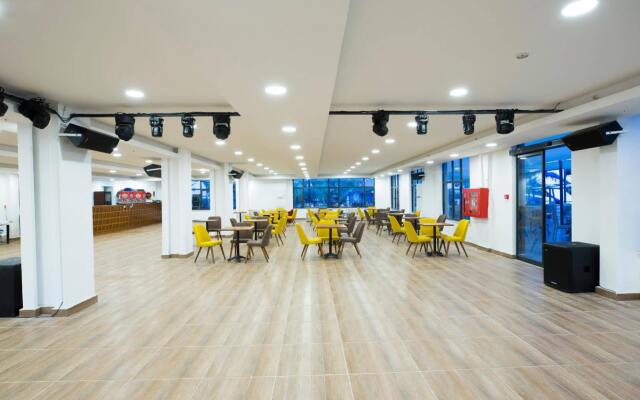 Corina Family Fun Club By Kispet HM