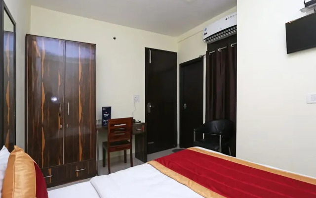 Oyo 4930 Home Stay Em Residency