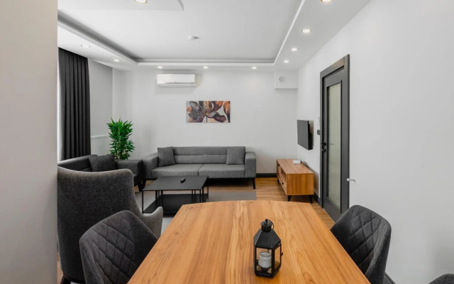 Duplex w Balcony Terrace 5 min to Beach