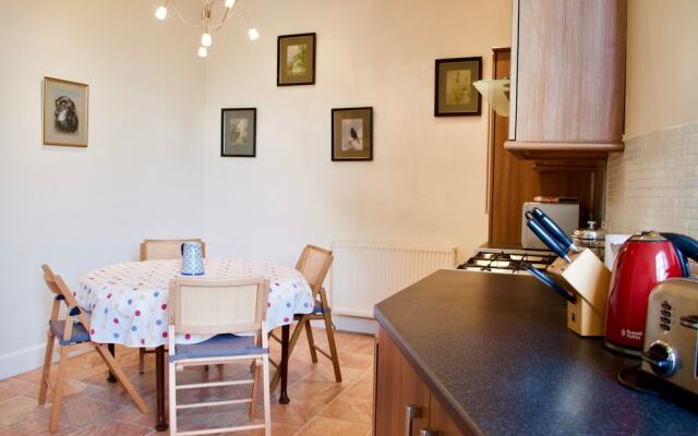 Spacious Flat in Central Stockbridge