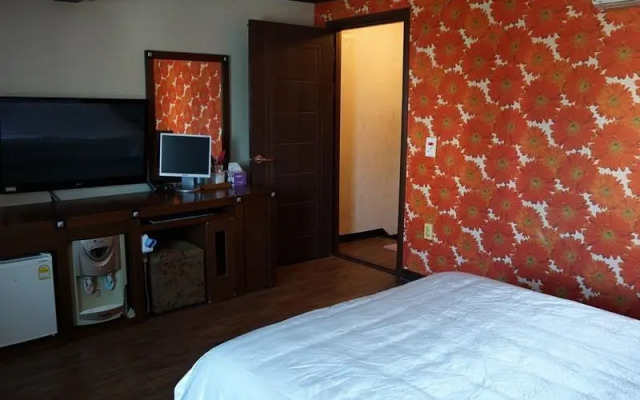 Goodstay Opera Motel